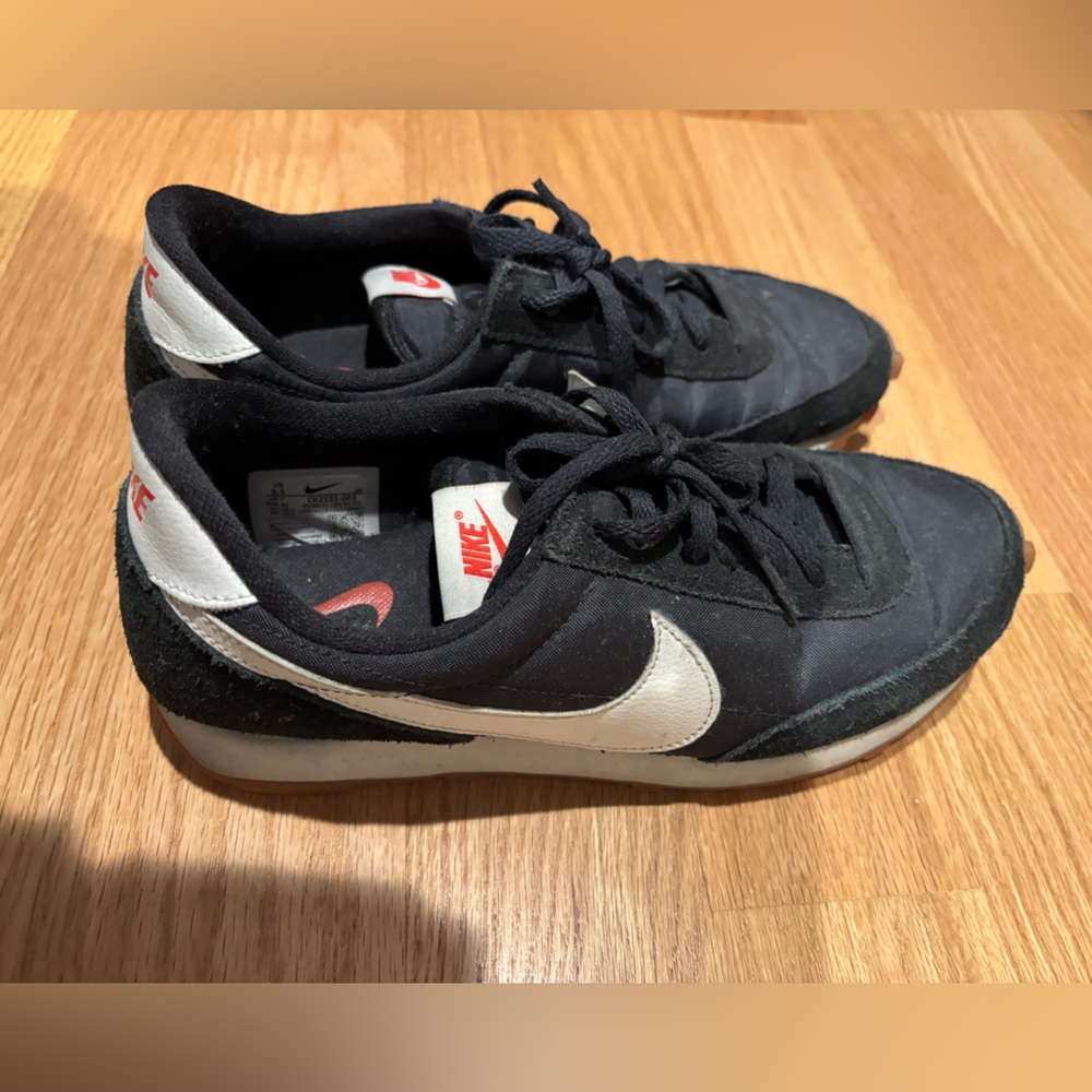 Nike Daybreak sneakers- Black and White Product Label